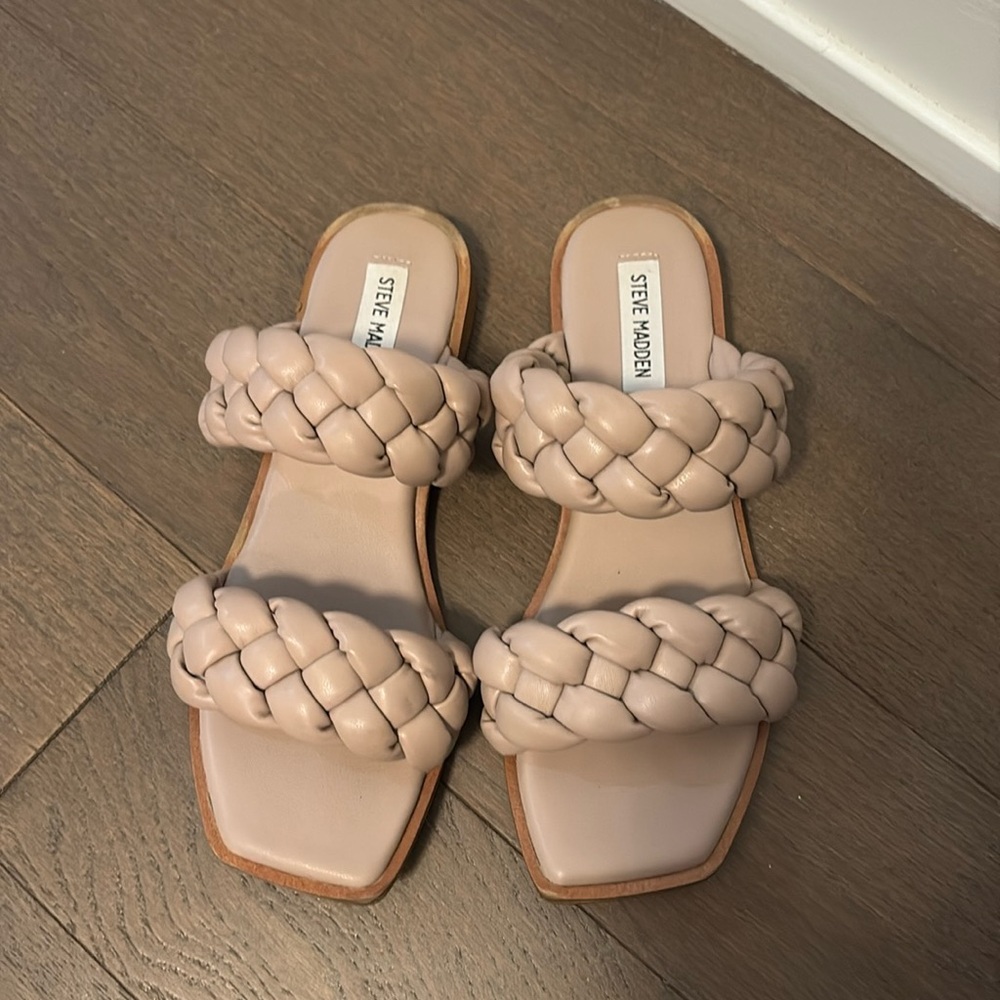 Steve Madden flats. Size 9